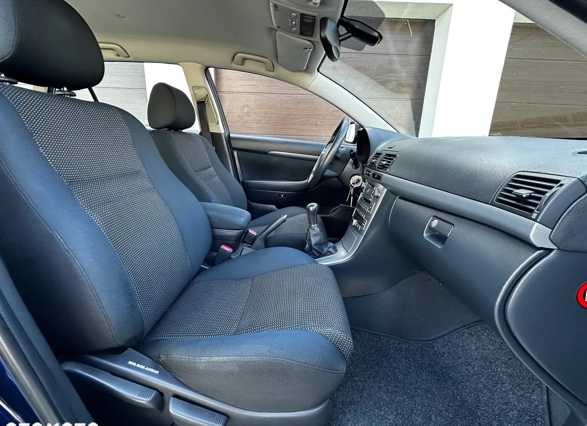 Toyota Avensis cena 18700 przebieg: 260000, rok produkcji 2006 z Radom małe 466